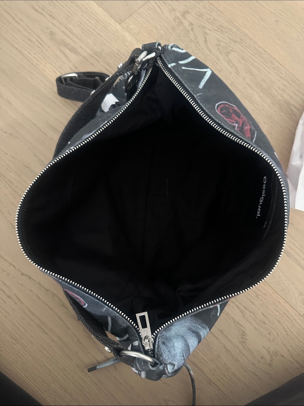 Desigual Black Shoulder Bag with Chalk Heart Graphics - Picture 5 of 6